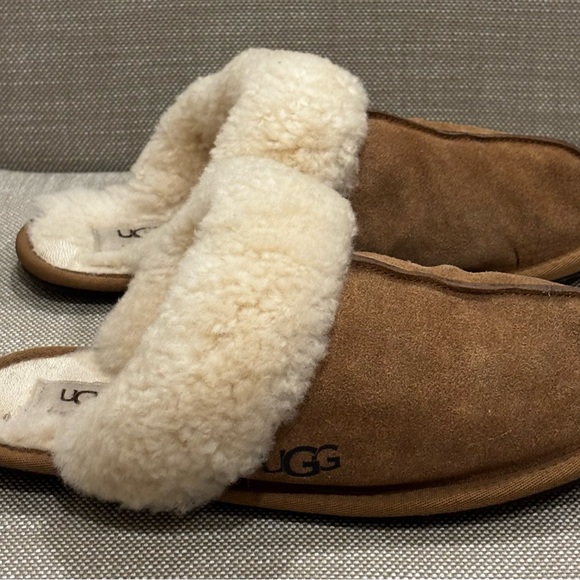 UGG Tan Slippers Size 9 - Picture 3 of 9